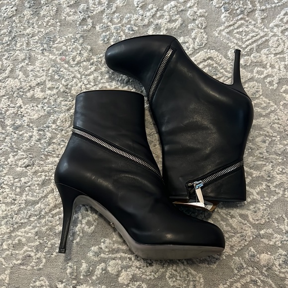 Sergio Rossi Zipper Black Leather Booties - Picture 4 of 11